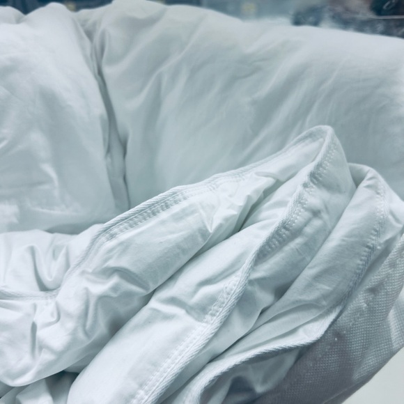 NWOT QUINCE Premium Down Alternative Comforter All Season King/Cal King 4365 - Picture 8 of 10